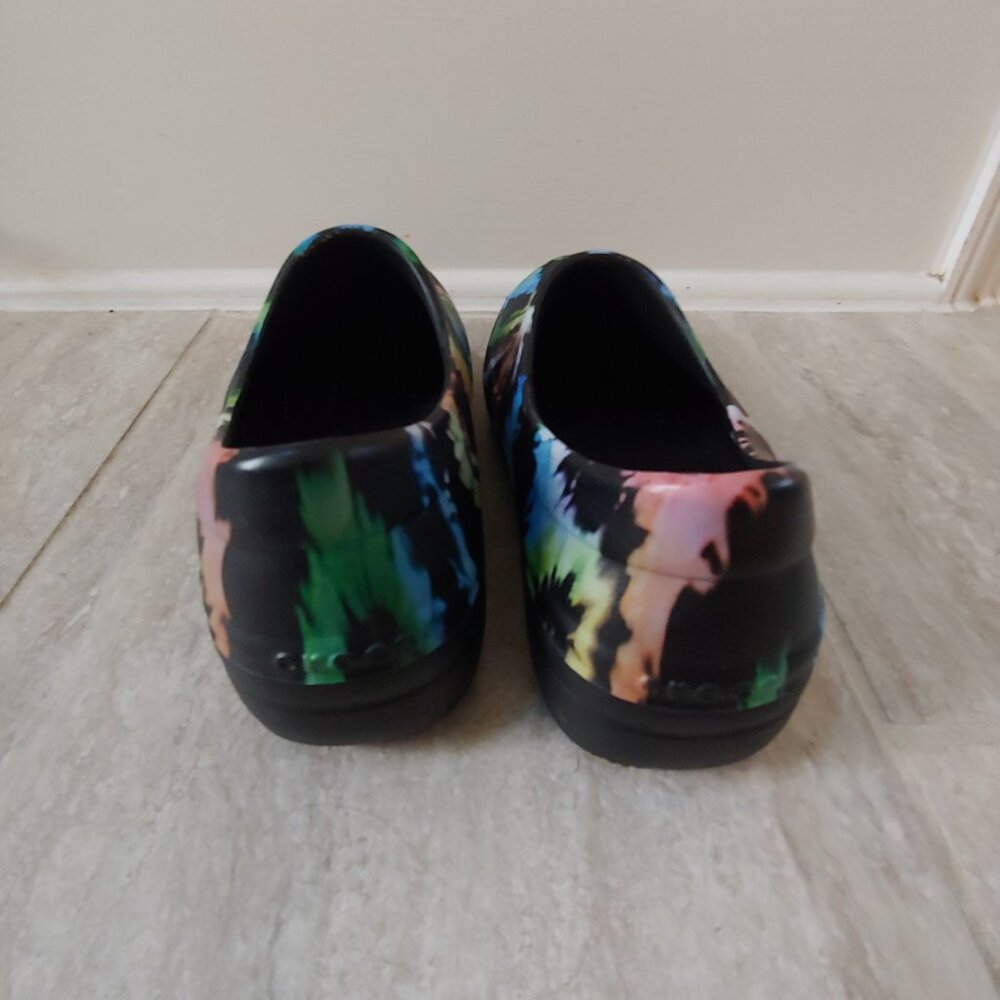 CROCS Womens Tie-Dye Black Slip-On Clogs - Picture 3 of 7